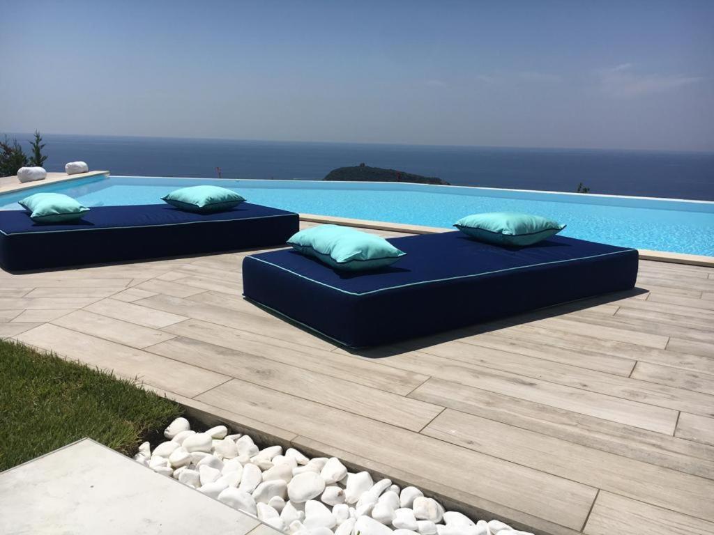 Luxury Villa Blue&Blanc Piscina A Sfioro Isola Diamante Exterior foto