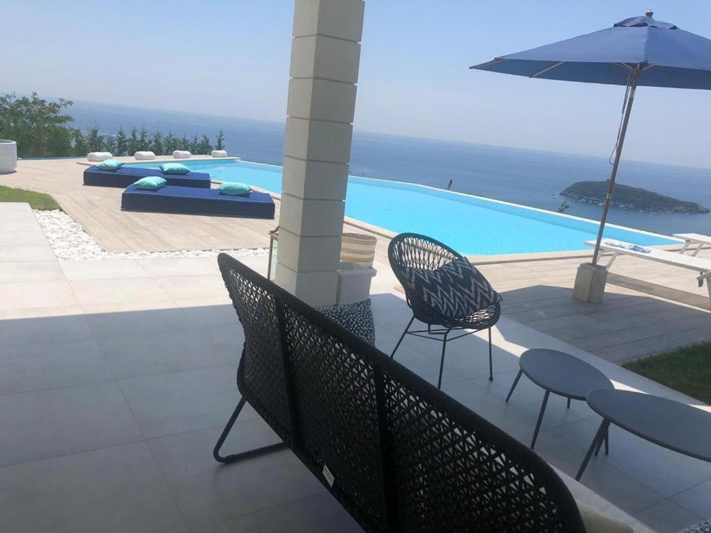 Luxury Villa Blue&Blanc Piscina A Sfioro Isola Diamante Exterior foto